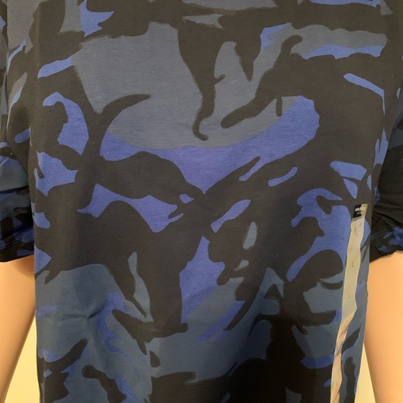 Kenneth Cole T-shirt - Picture 5 of 6